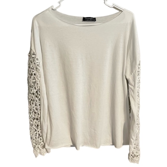 ⭐️4 for $10⭐️Crochet Lace Long Sleeve Shirt. - Picture 1 of 8